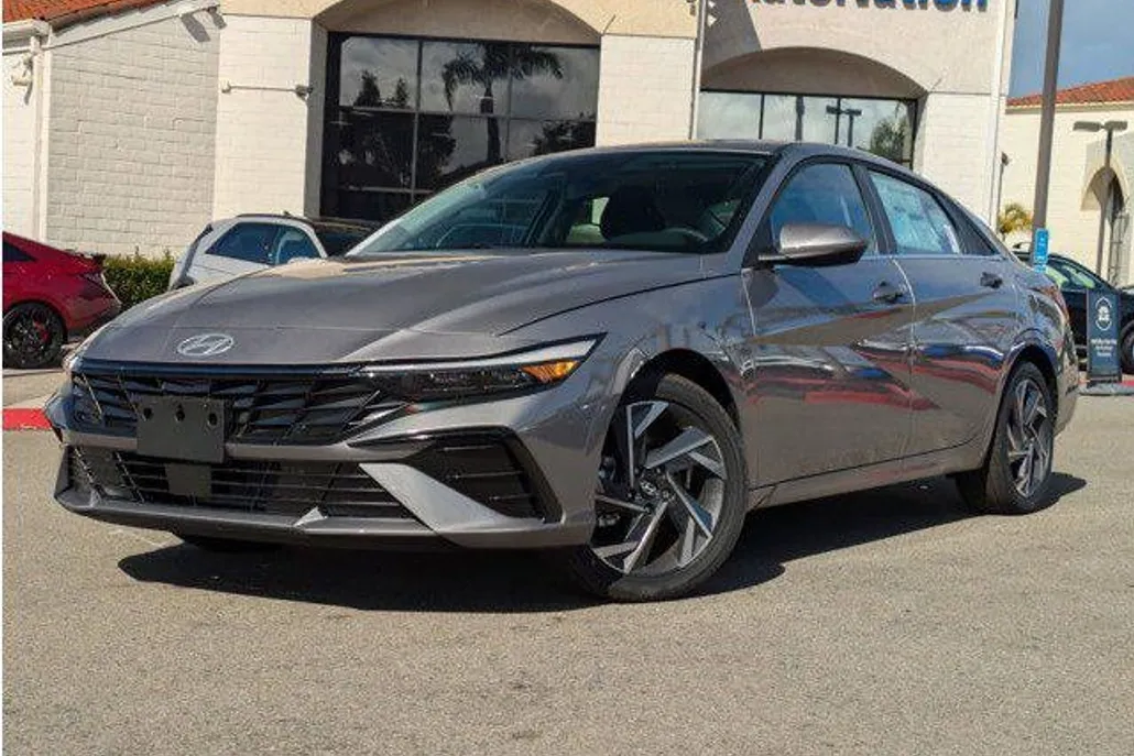 2025 Hyundai Elantra SEL Convenience photo 1