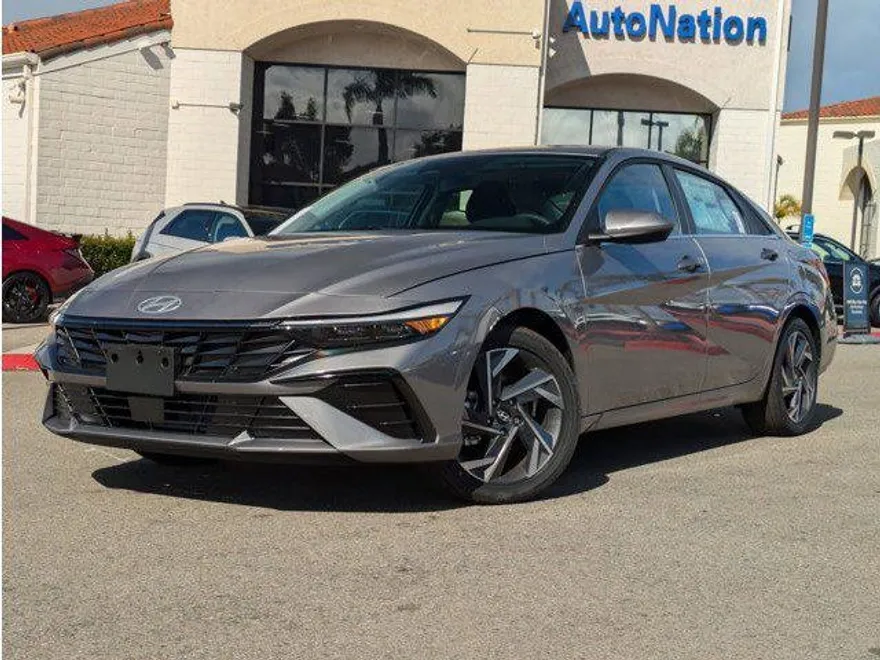 2025 Hyundai Elantra SEL Convenience photo 1