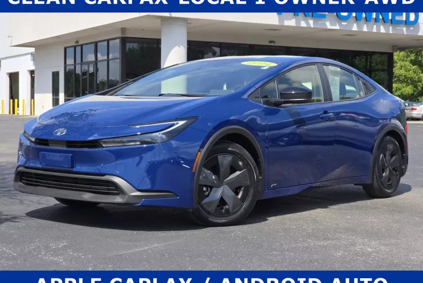 2024 Toyota Prius LE photo 1