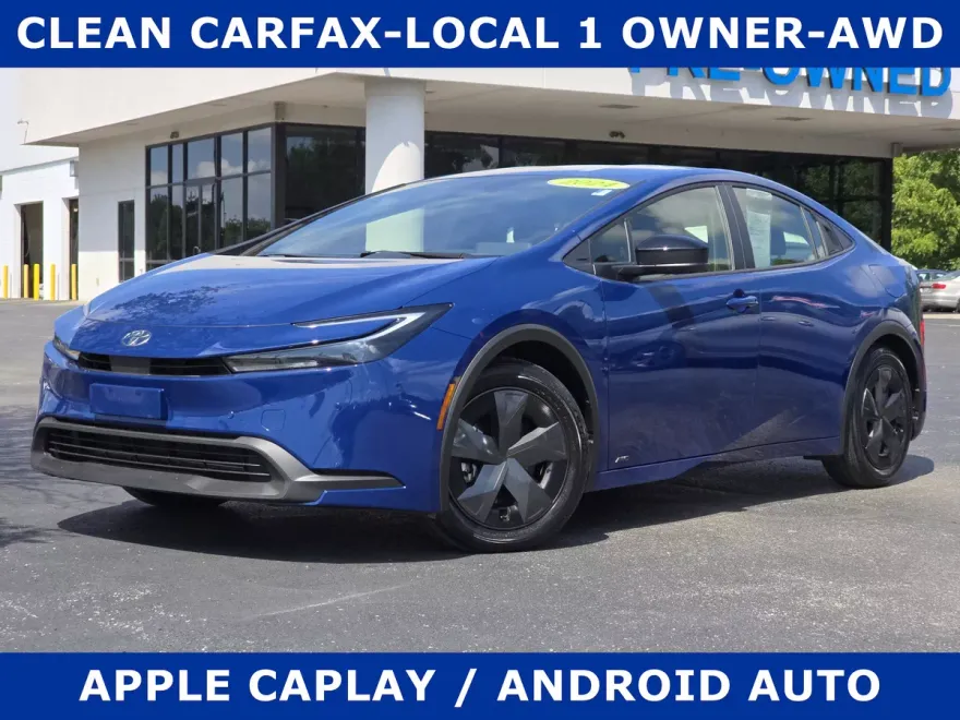 2024 Toyota Prius LE photo 1