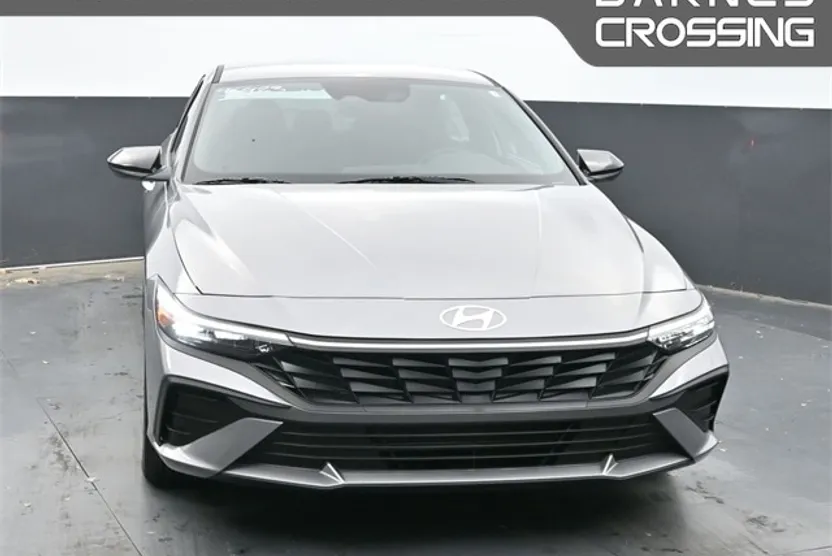 2025 Hyundai Elantra SEL Sport photo 1