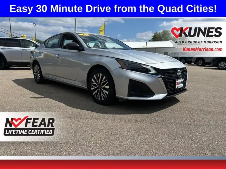 2024 Nissan Altima 2.5 SV photo 1
