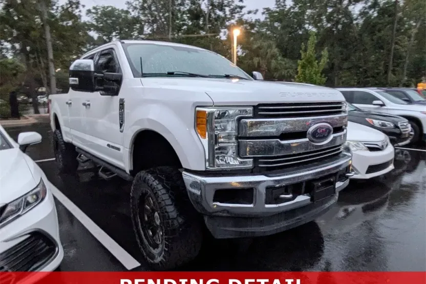 2017 Ford F-250 Lariat photo 1