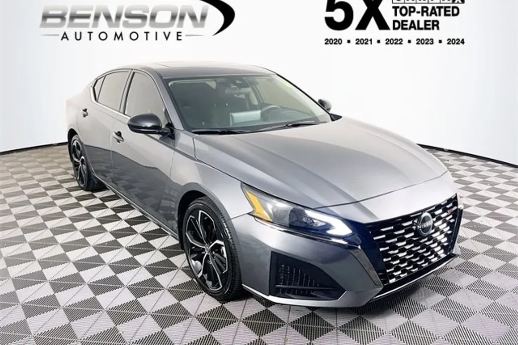 2024 Nissan Altima 2.5 SR photo 1