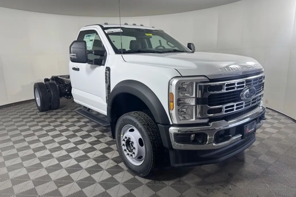 2025 Ford F-550 photo 1