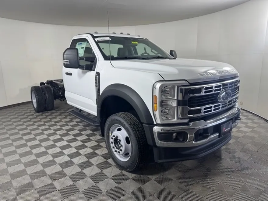 2025 Ford F-550 photo 1