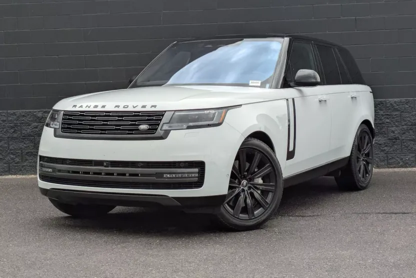 2023 Land Rover Range Rover SE photo 1