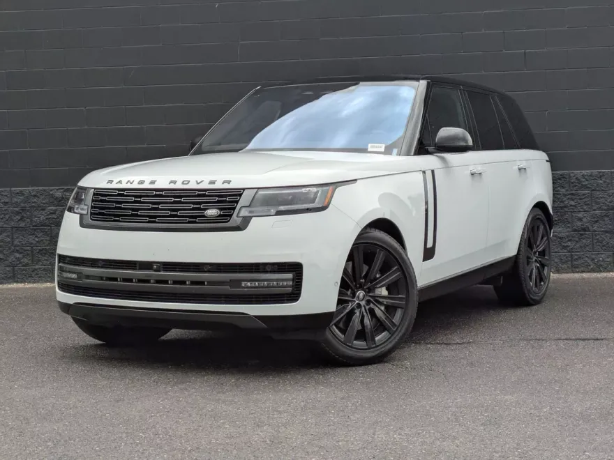2023 Land Rover Range Rover SE photo 1