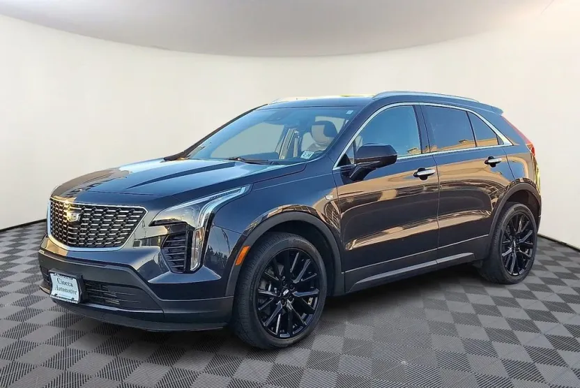 2022 Cadillac XT4 Luxury photo 1