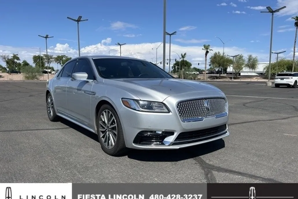 2017 Lincoln Continental Select photo 1