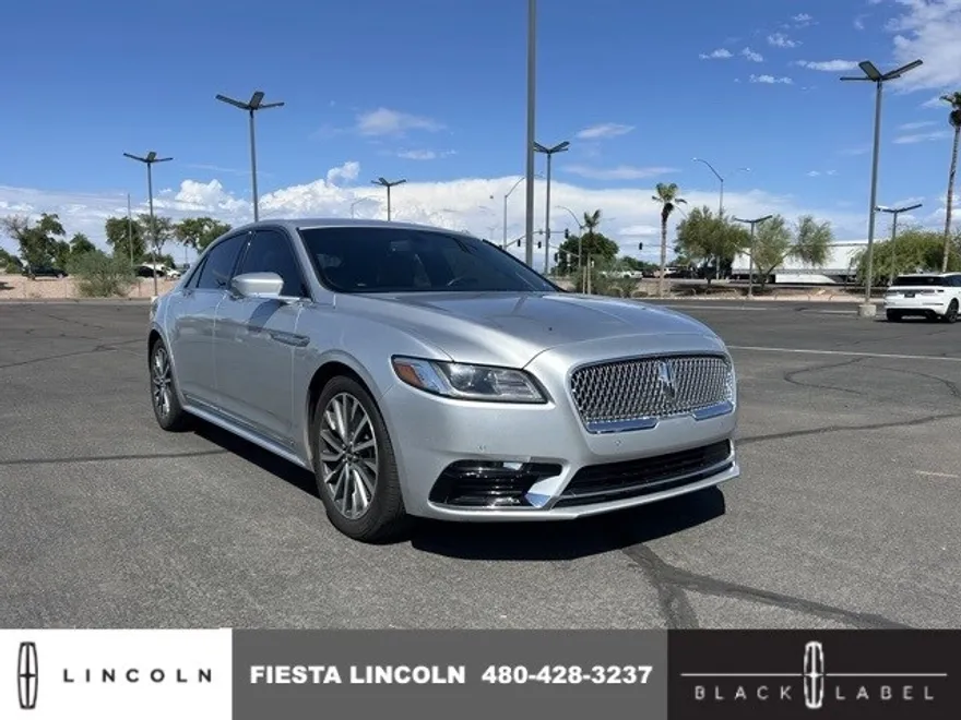 2017 Lincoln Continental Select photo 1