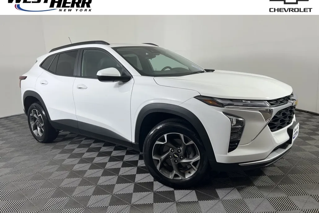 2025 Chevrolet Trax LT photo 1