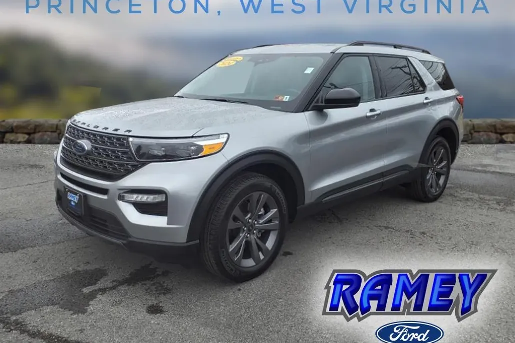 2024 Ford Explorer XLT photo 1