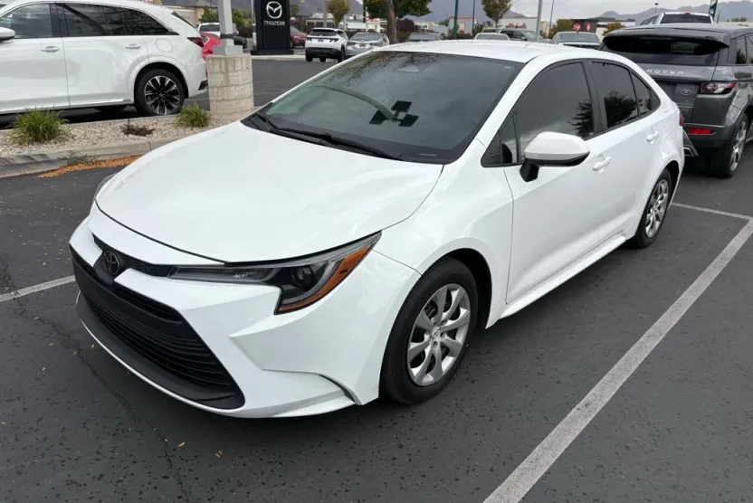 2024 Toyota Corolla LE photo 1