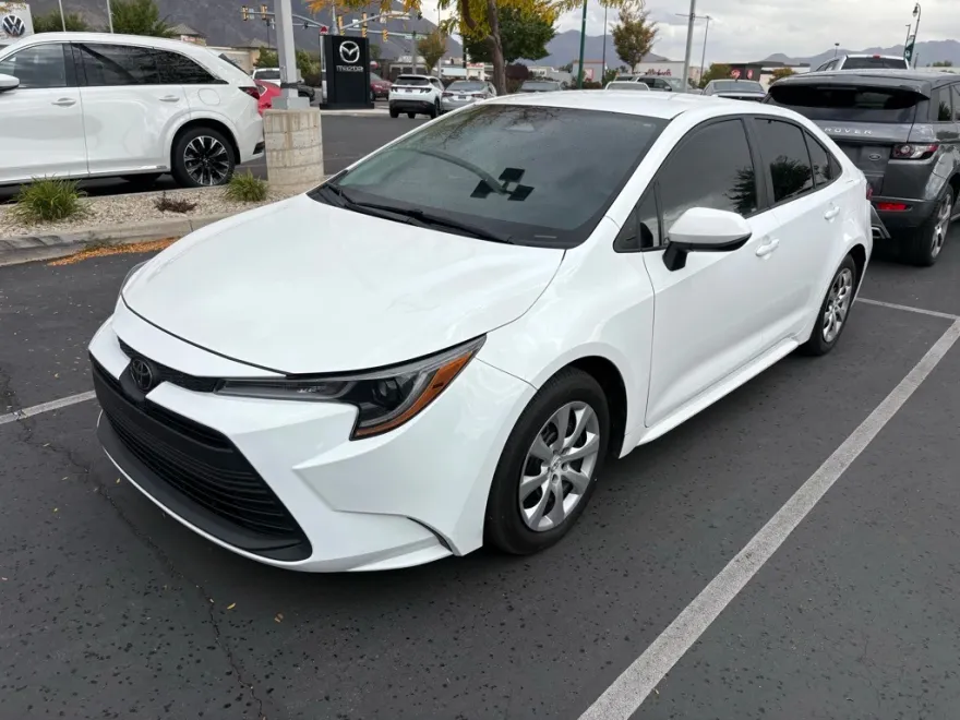 2024 Toyota Corolla LE photo 1