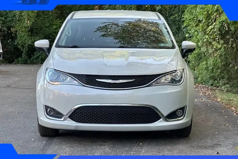 2017 Chrysler Pacifica Touring Plus photo 1