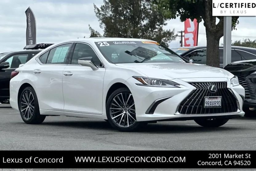 2025 Lexus ES 300h photo 1