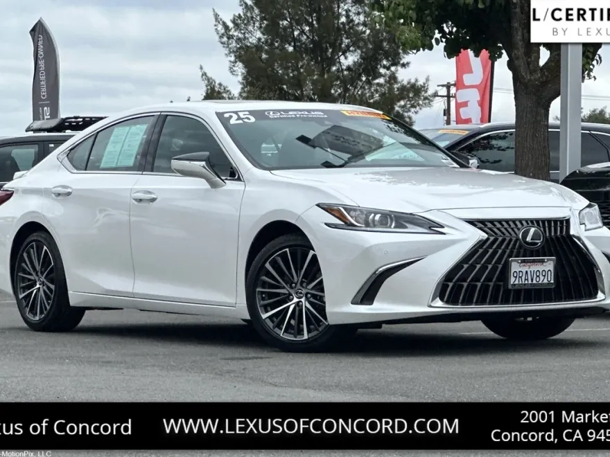 2025 Lexus ES 300h photo 1