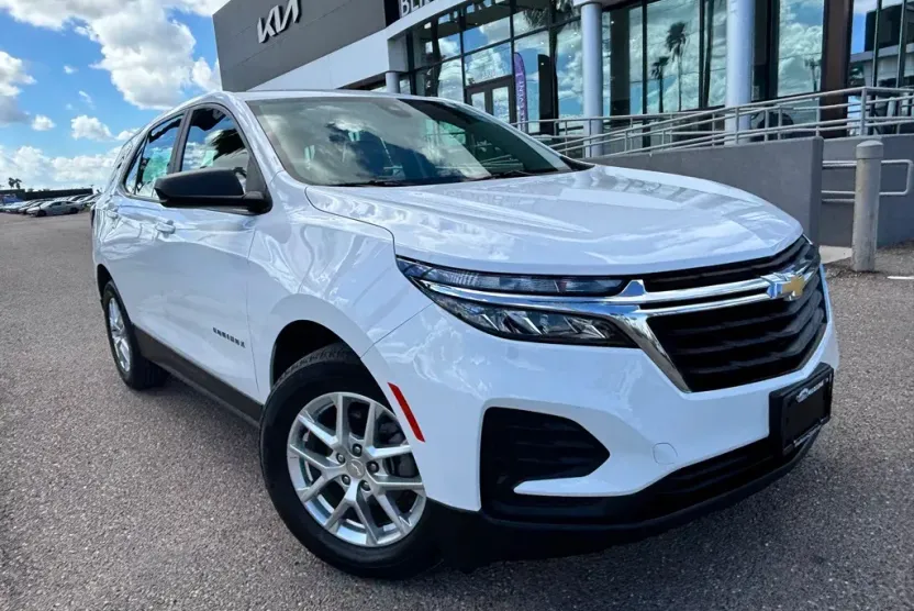 2023 Chevrolet Equinox LS photo 1