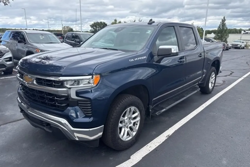 2022 Chevrolet Silverado 1500 LT photo 1