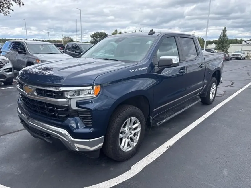 2022 Chevrolet Silverado 1500 LT photo 1