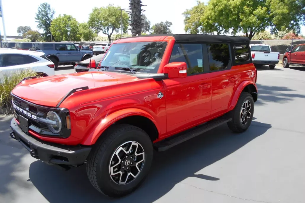 2024 Ford Bronco Outer Banks photo 1
