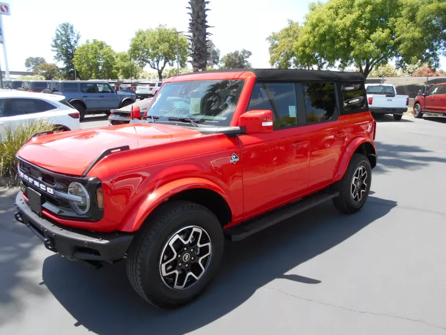 2024 Ford Bronco Outer Banks photo 1