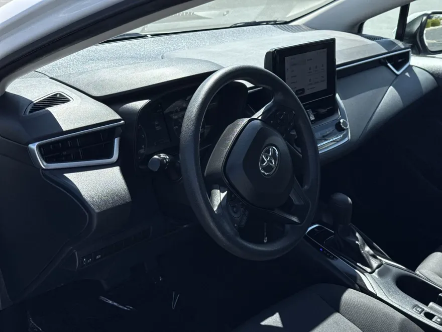 2023 Toyota Corolla LE photo 1