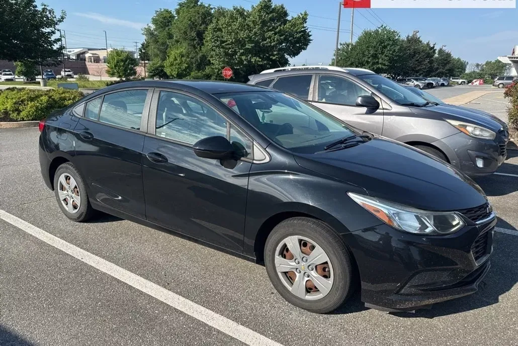 2018 Chevrolet Cruze LS photo 1