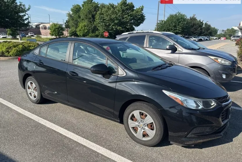 2018 Chevrolet Cruze LS photo 1