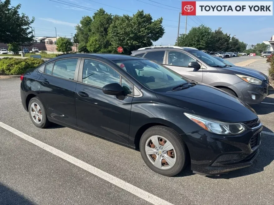 2018 Chevrolet Cruze LS photo 1