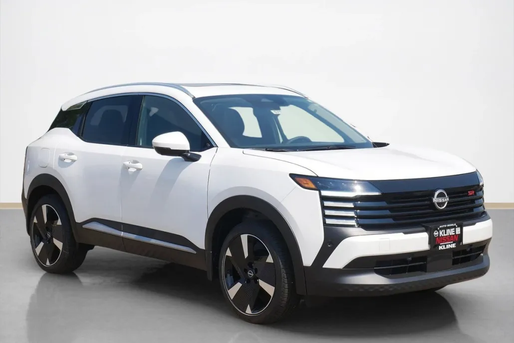 2025 Nissan Kicks SR photo 1