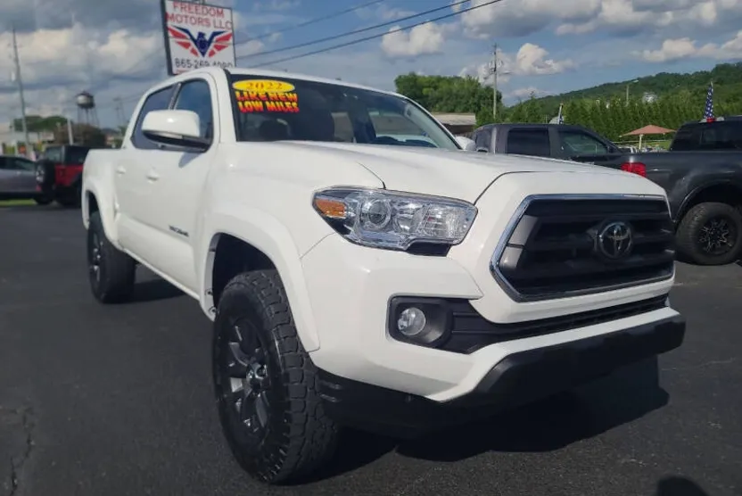2022 Toyota Tacoma SR5 V6 photo 1