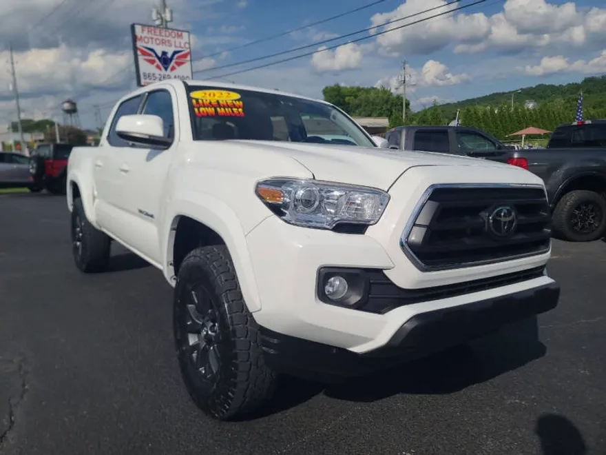 2022 Toyota Tacoma SR5 V6 photo 1