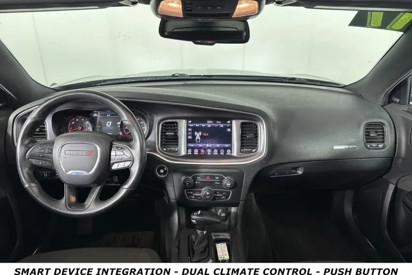 2017 Dodge Charger SXT AWD photo 1