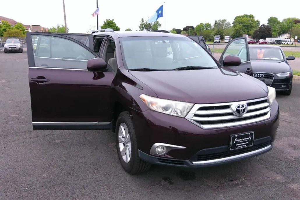 2011 Toyota Highlander Base photo 1