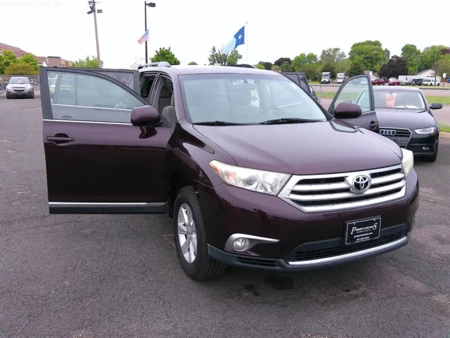 2011 Toyota Highlander Base photo 1