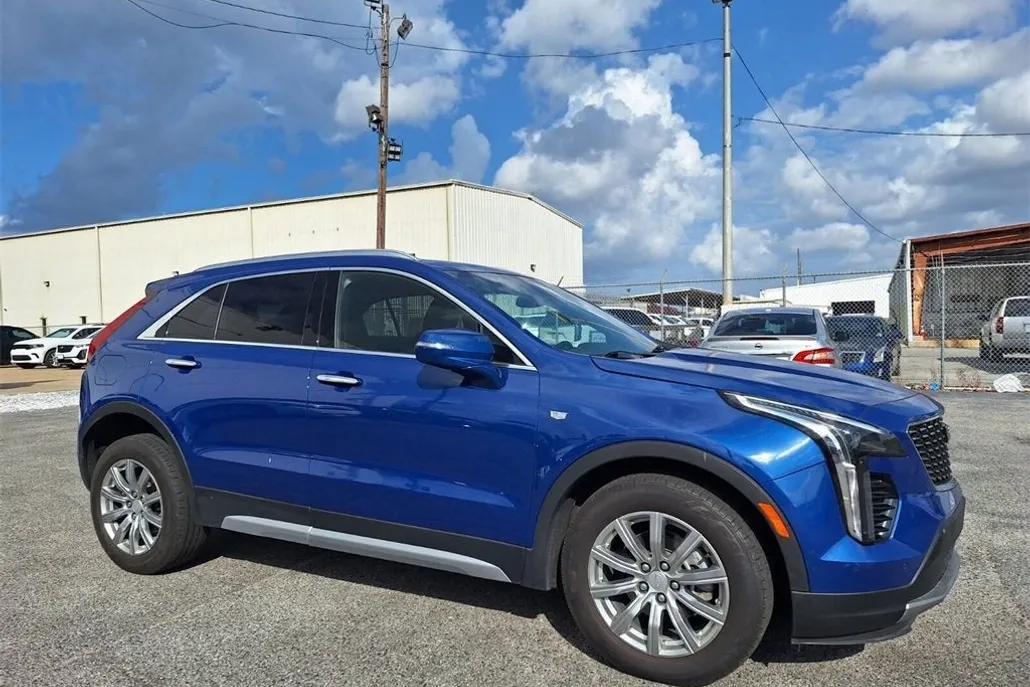 2023 Cadillac XT4 Premium Luxury photo 1