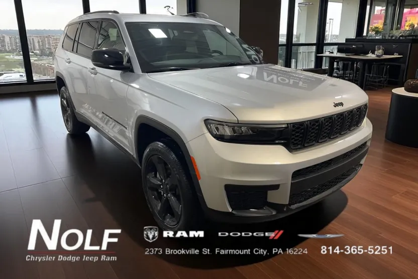 2025 Jeep Grand Cherokee Laredo Altitude photo 1