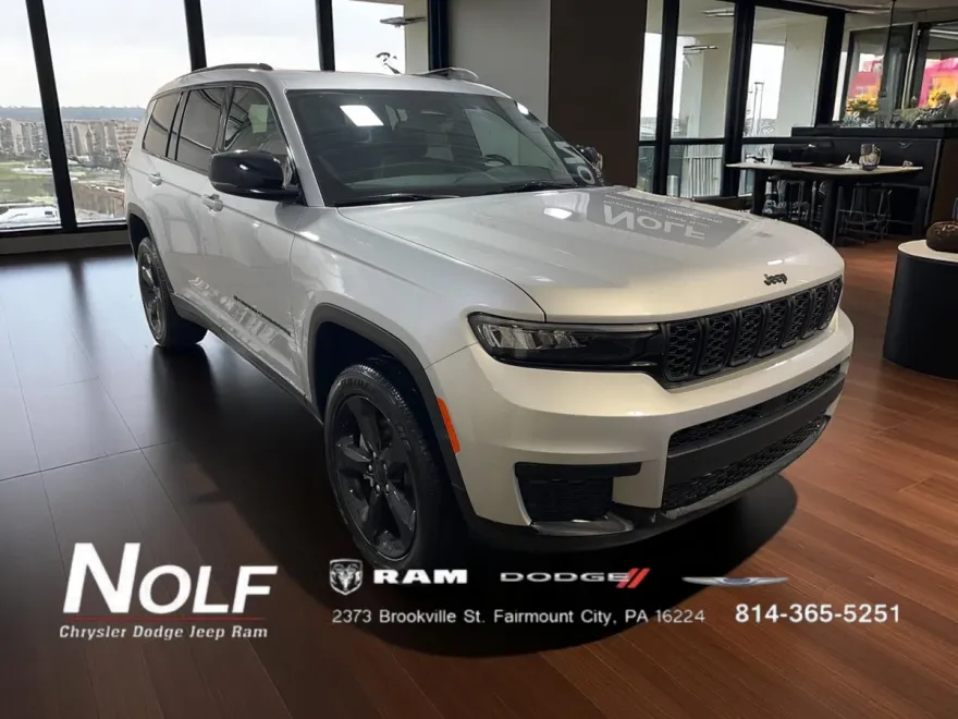 2025 Jeep Grand Cherokee Laredo Altitude photo 1