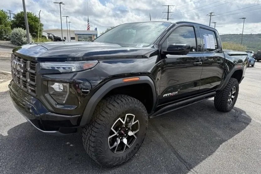 2024 Gmc Canyon AT4X photo 1