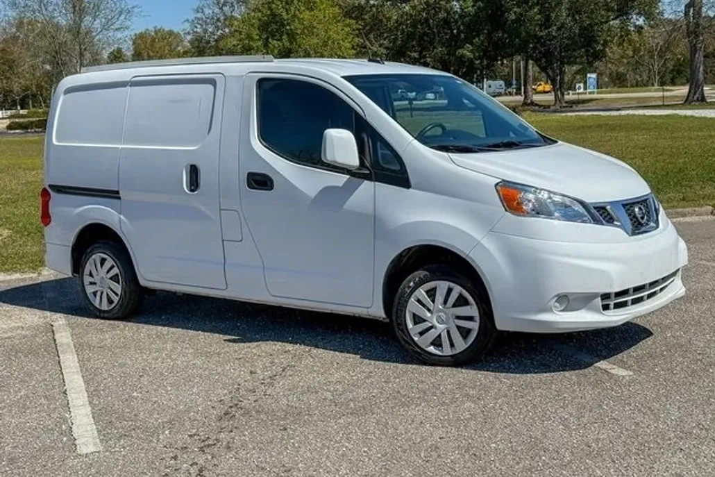 2020 Nissan NV200 SV photo 1