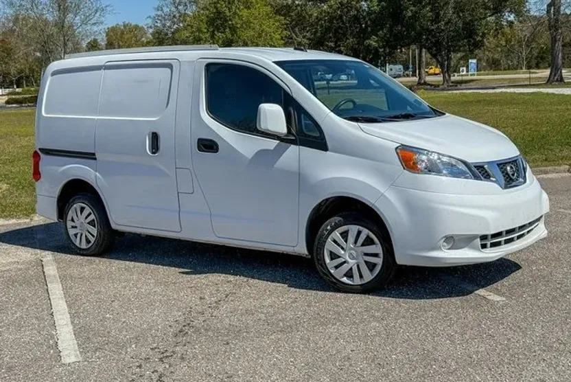 2020 Nissan NV200 SV photo 1