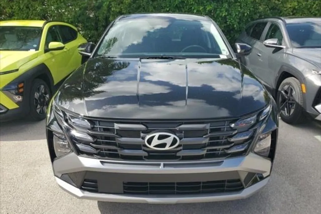 2025 Hyundai Tucson SE photo 1