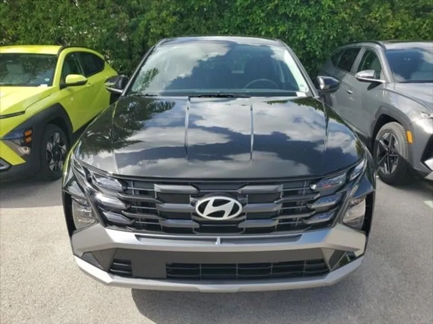 2025 Hyundai Tucson SE photo 1