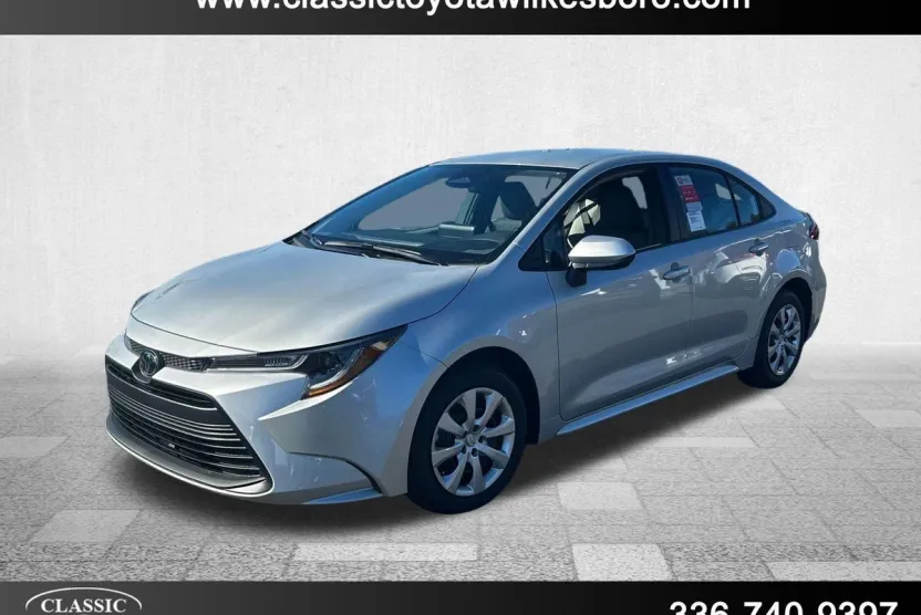 2025 Toyota Corolla LE photo 1