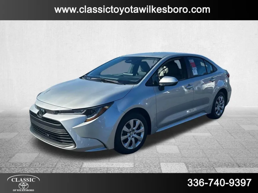 2025 Toyota Corolla LE photo 1
