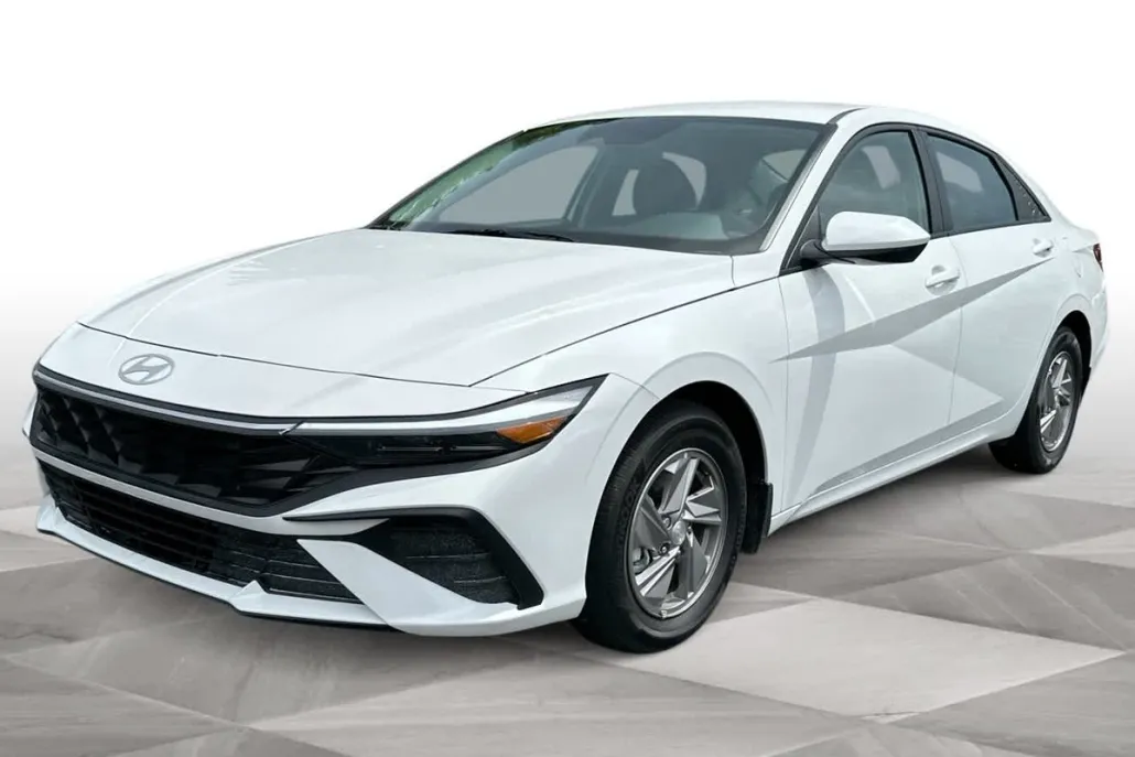 2025 Hyundai Elantra SE photo 1