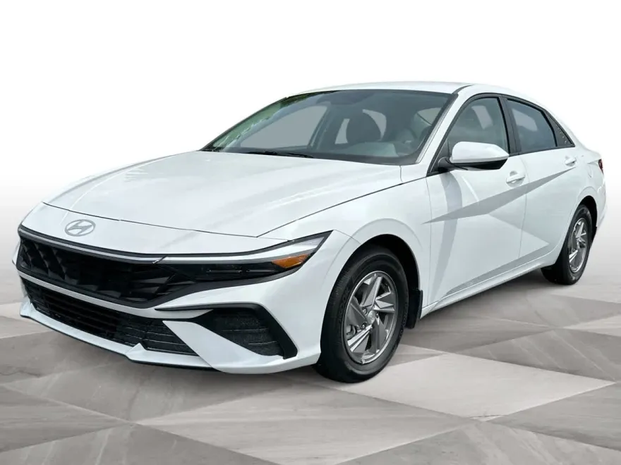 2025 Hyundai Elantra SE photo 1