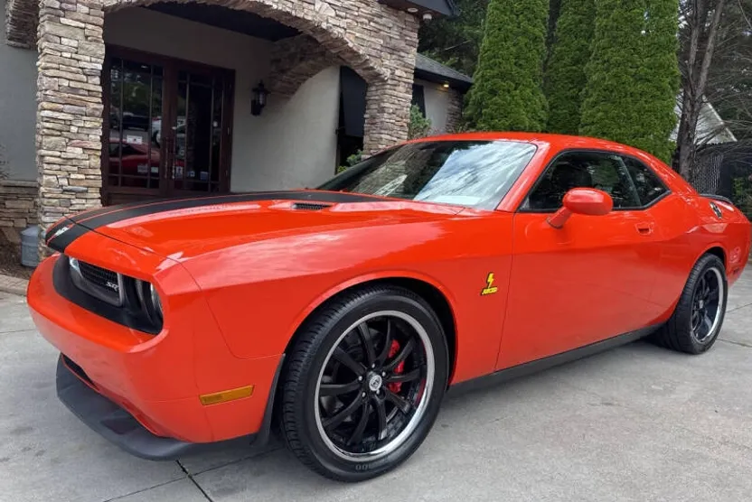 2008 Dodge Challenger SRT8 photo 1